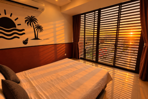 Upgraded room photo: Palm Sunset Bedroom